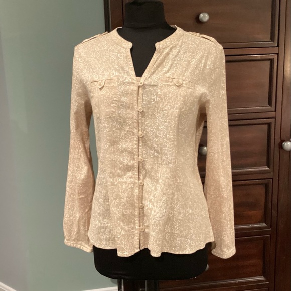 Orvis Tops - Orvis Feminine Button Front Blouse with subtle botanical print crinkled EUC